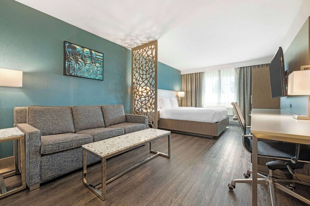 Фото Best Western Plus Temecula Wine Country Hotel &Suites