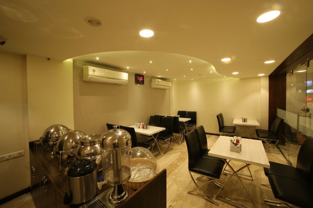 Фото Hotel Grandpragati