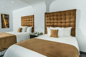 Гостиница Riande Aeropuerto Hotel & Casino