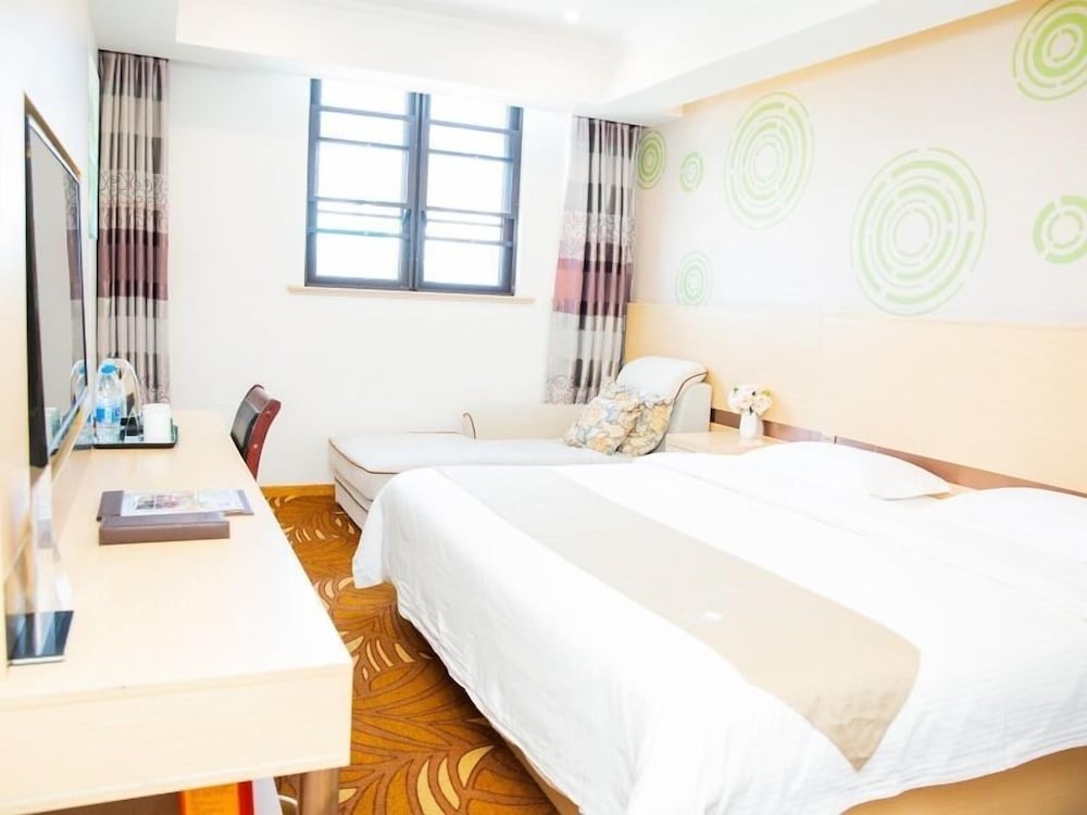 Фото GreenTree Express Hotel Shanghai Zhoupu Shenmei East Road Subway Station