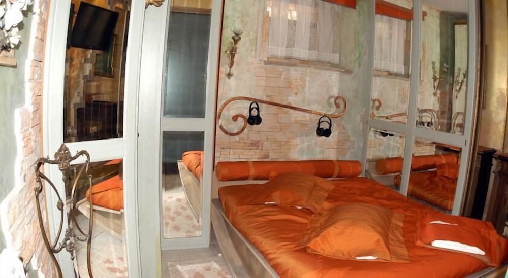 Фото Hospitales del Pellegrino Trastevere