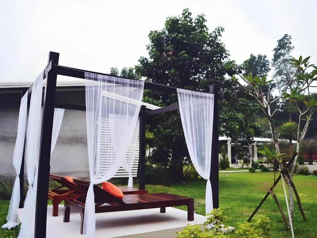 Фото V Valley Resort