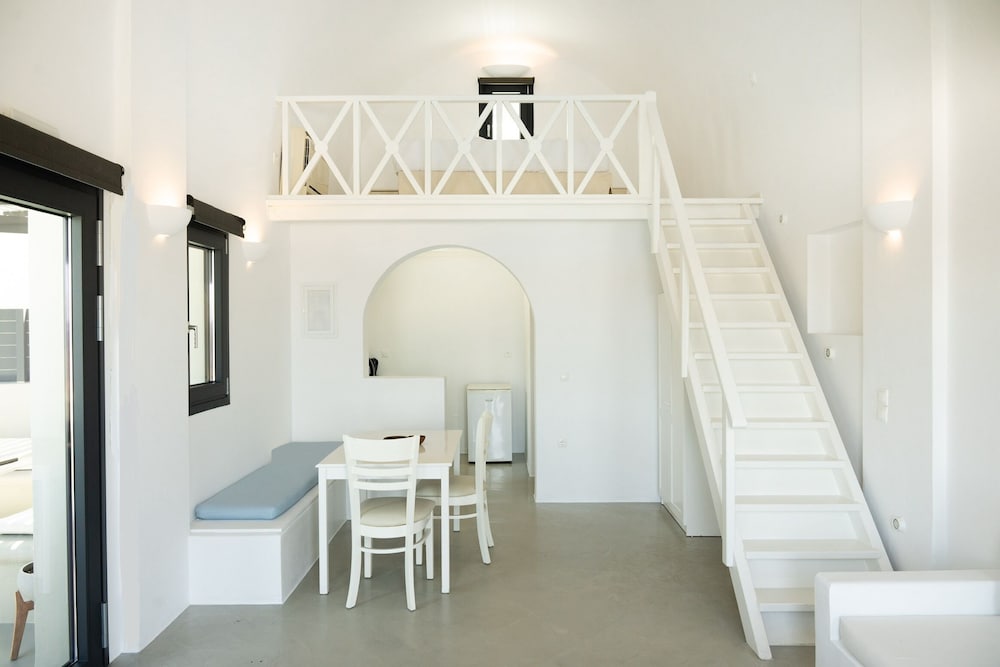 Фото Black Diamond Suites - Adults Only