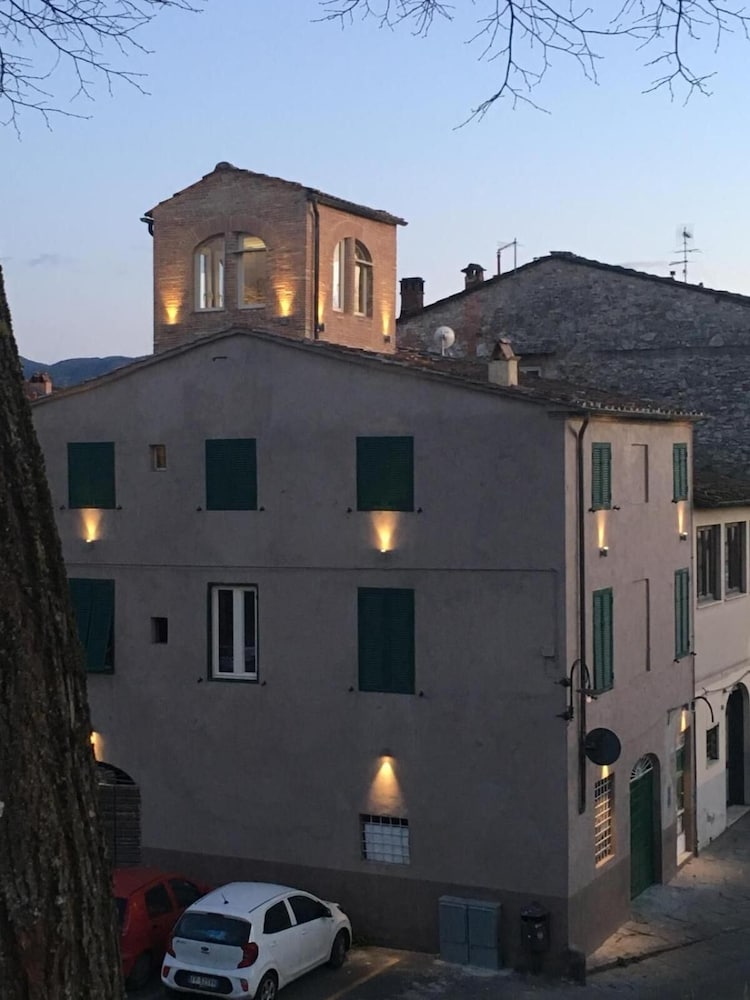 Фото Inside the wall - Santa Maria