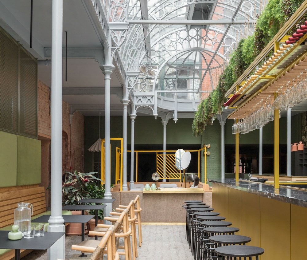 Фото Whitworth Locke