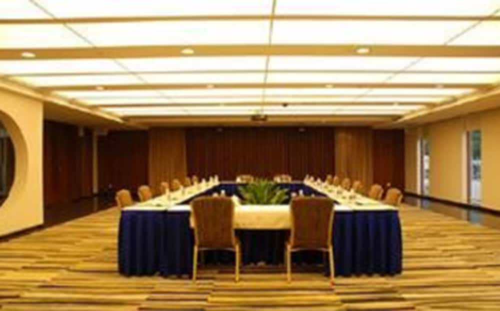 Фото Baiyun Lakeside Hotel