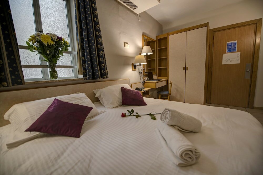 Фото Sliema Chalet Hotel