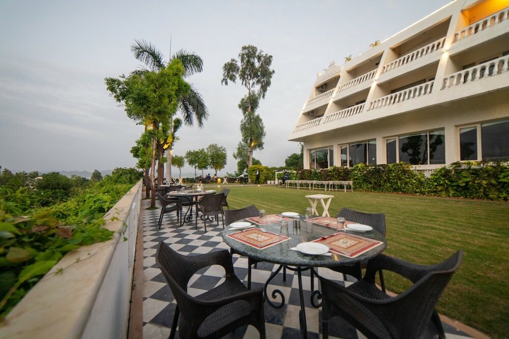 Фото Hotel Hilltop Palace