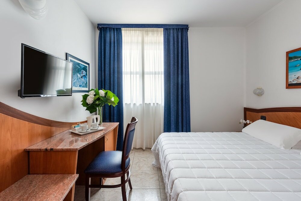 Фото Rivoli Hotel