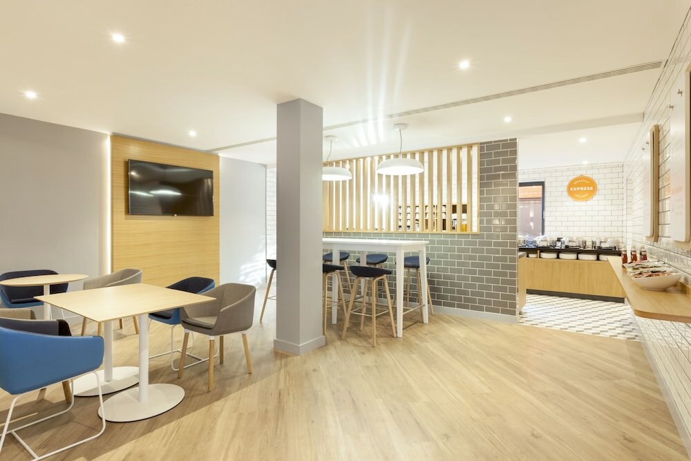 Фото Holiday Inn Express St. Albans - M25, Jct. 22, an Ihg Hotel