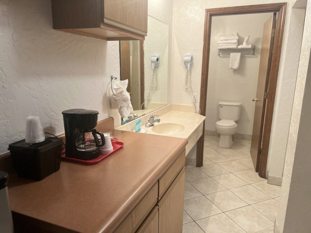 Фото Red Carpet Inn Medford