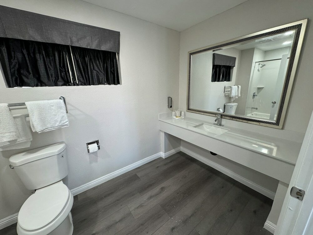 Фото Five Star Inn West Covina