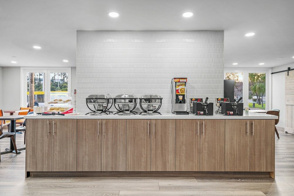 Фото Avania Inn of Santa Barbara