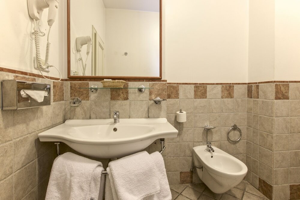 Фото Hotel Tivoli Prague