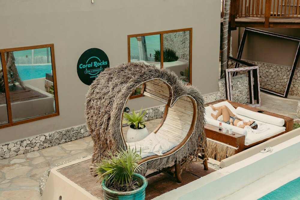 Фото Coral Rocks Hotel & Restaurant