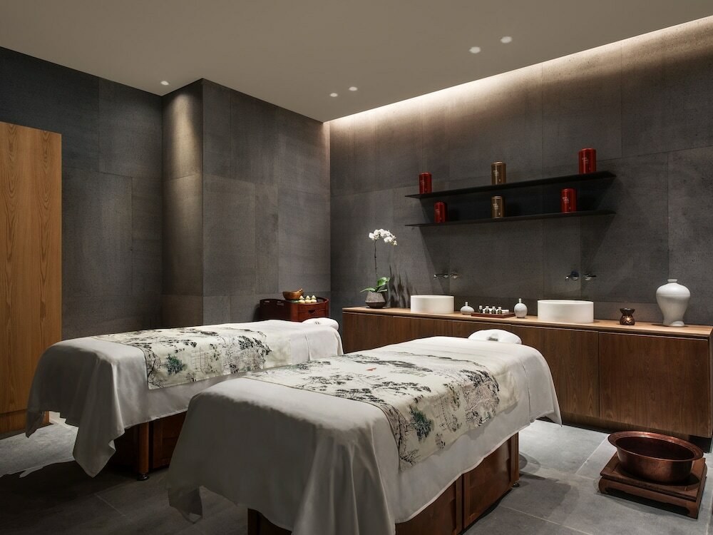 Фото The Middle House