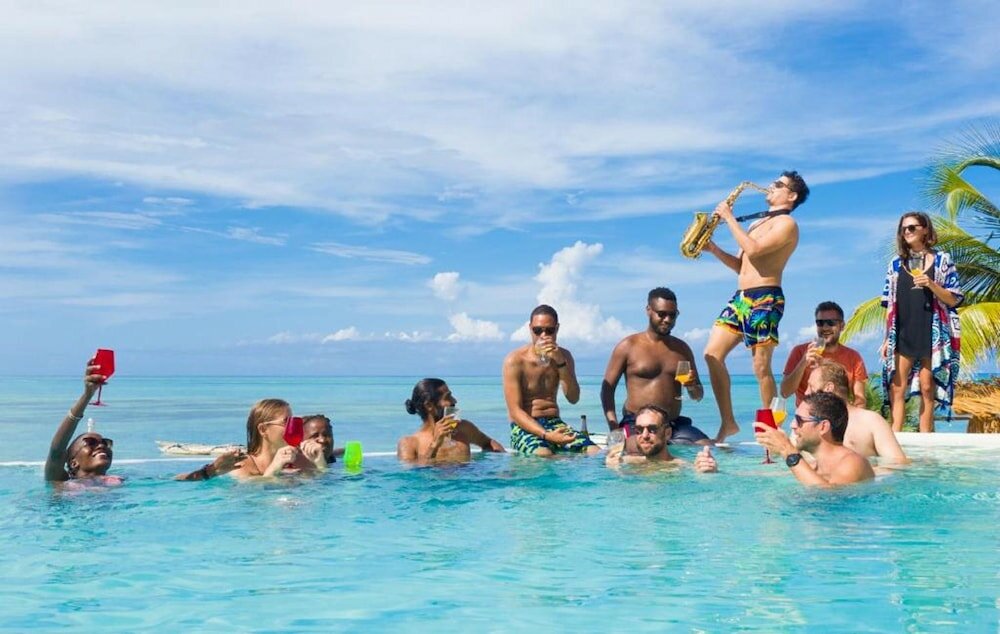 Фото Coral Rocks Hotel & Restaurant