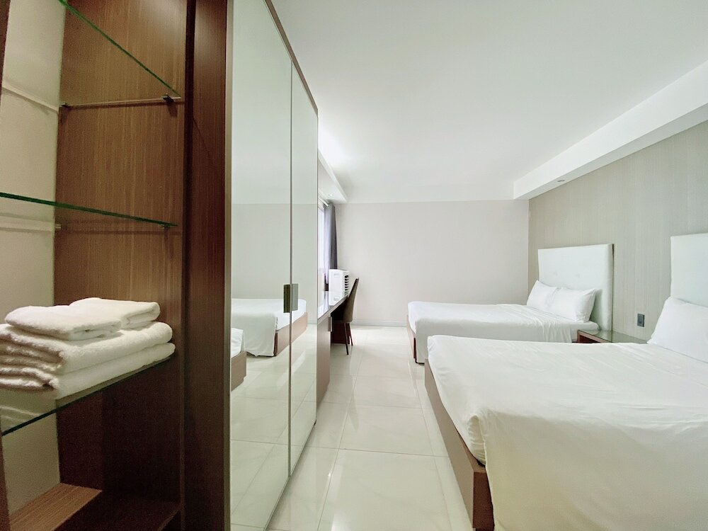 Фото The Luxe Hotel