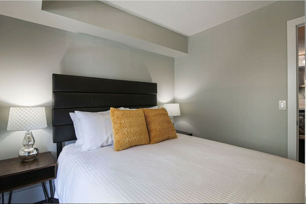 Фото Life Suites Loft - Cn Tower