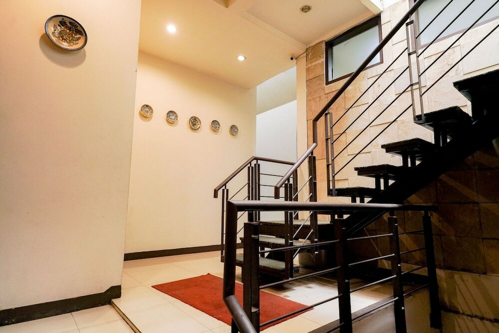 Фото RedDoorz Near Braga Street