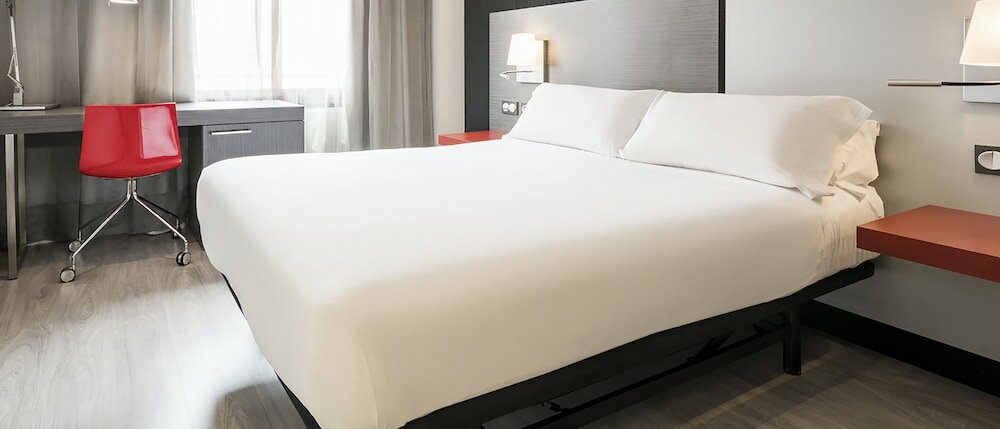 Фото Hotel Ilunion Suites Madrid
