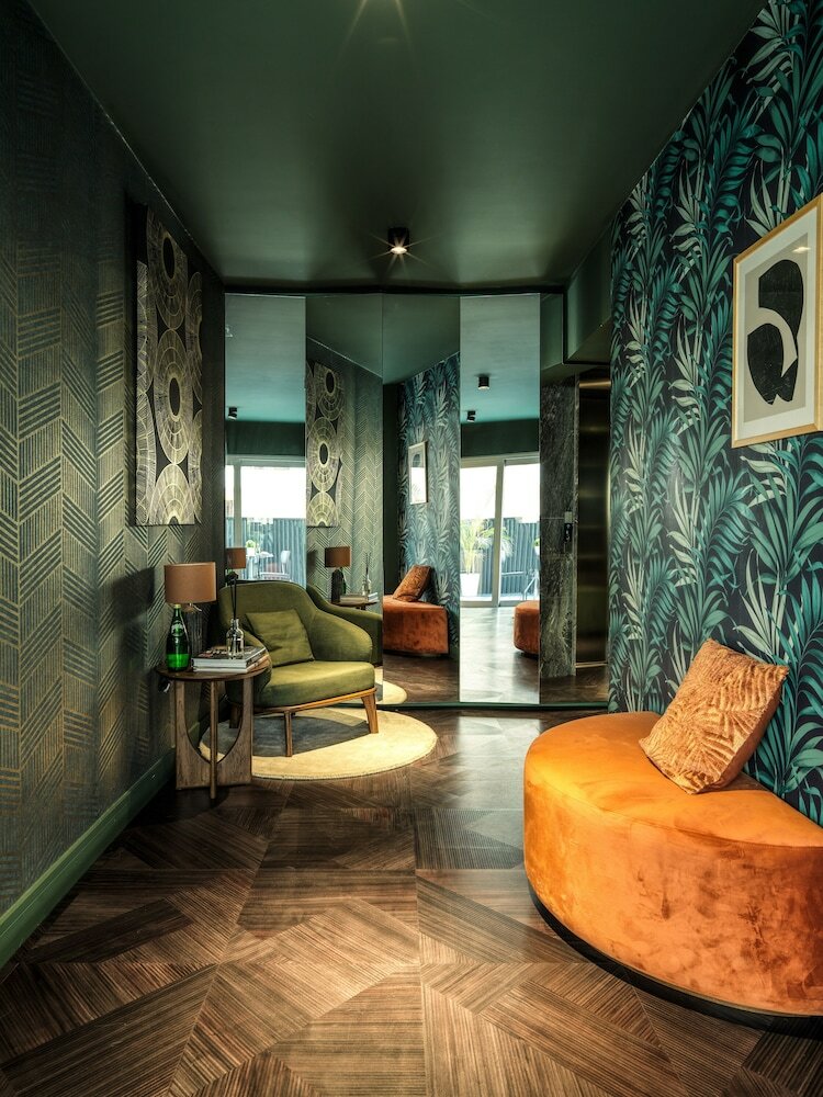 Фото LIV Urban Suites Larnaca