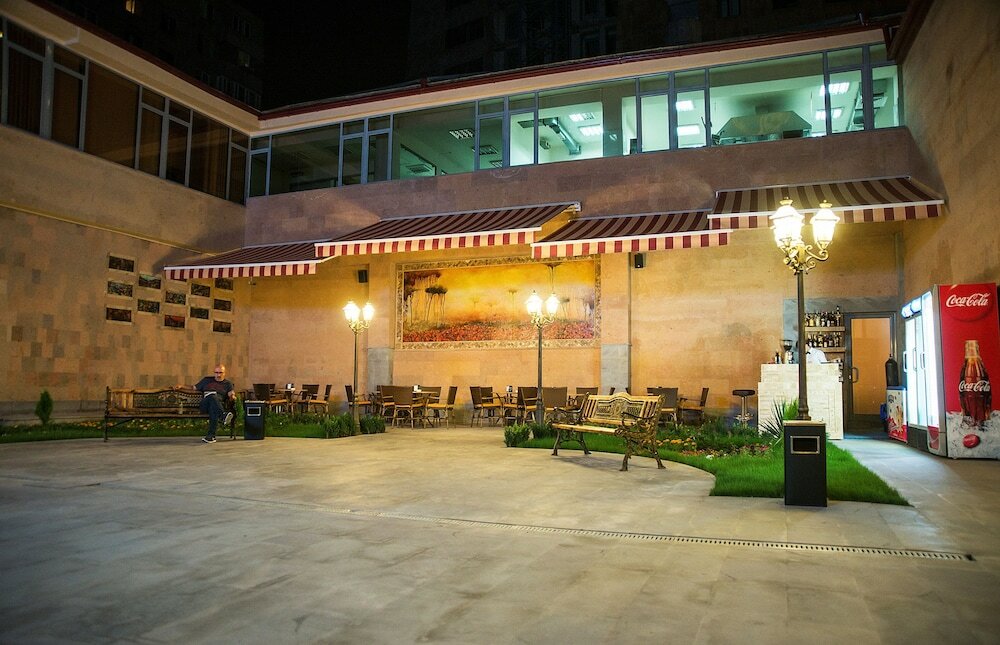 Фото Ani Plaza Hotel