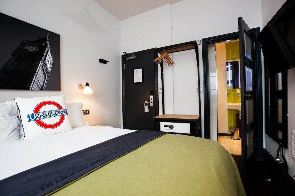 Фото The Wellington Hotel