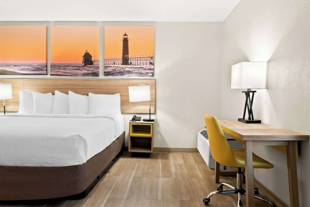 Фото Days Inn & Suites by Wyndham Warren