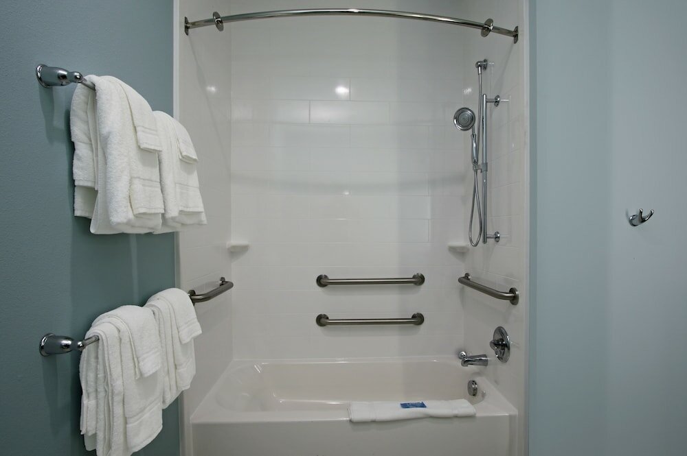 Фото Holiday Inn Express & Suites Lake Charles South Casino Area, an Ihg Hotel