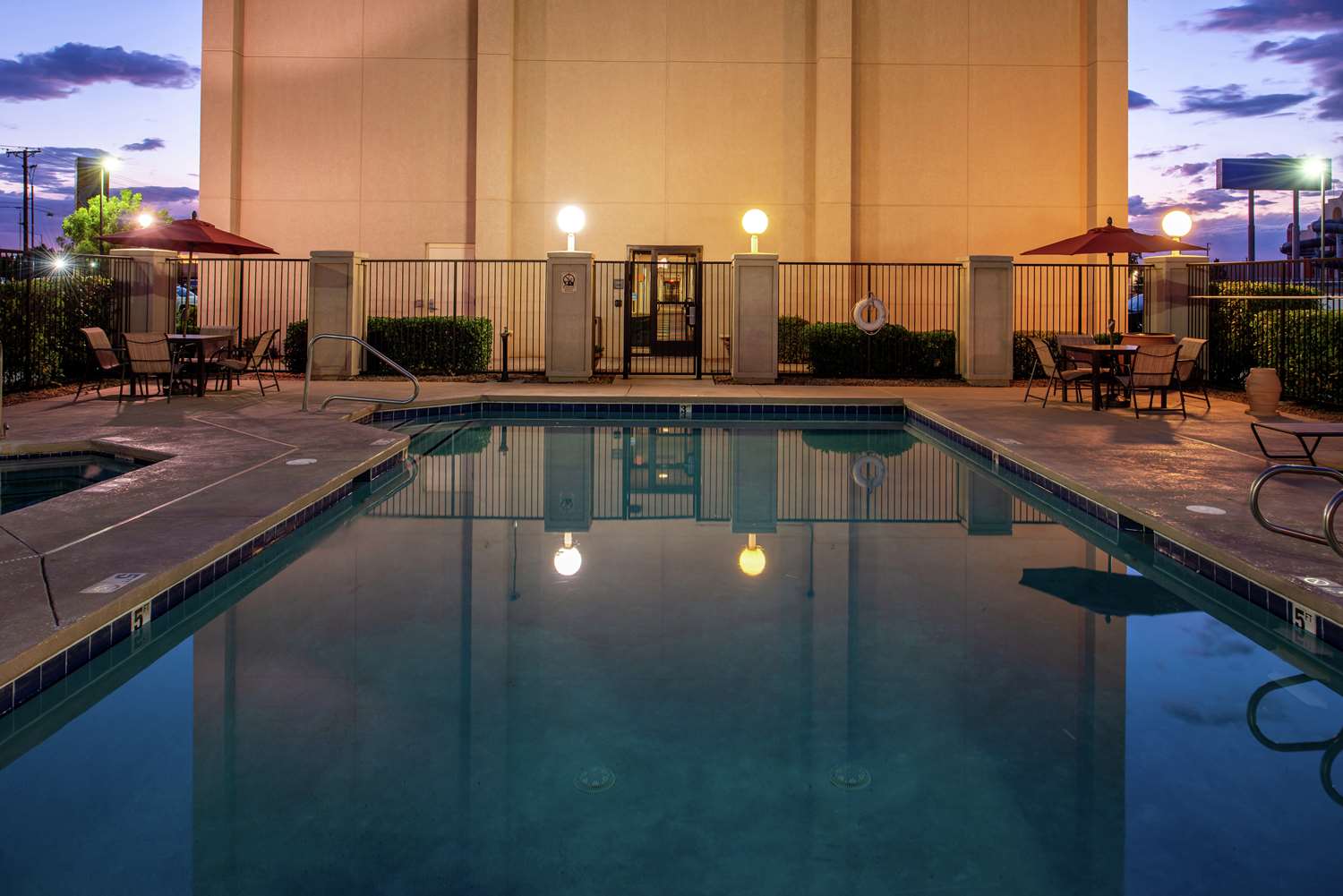 Фото Hampton Inn Albuquerque University Midtown