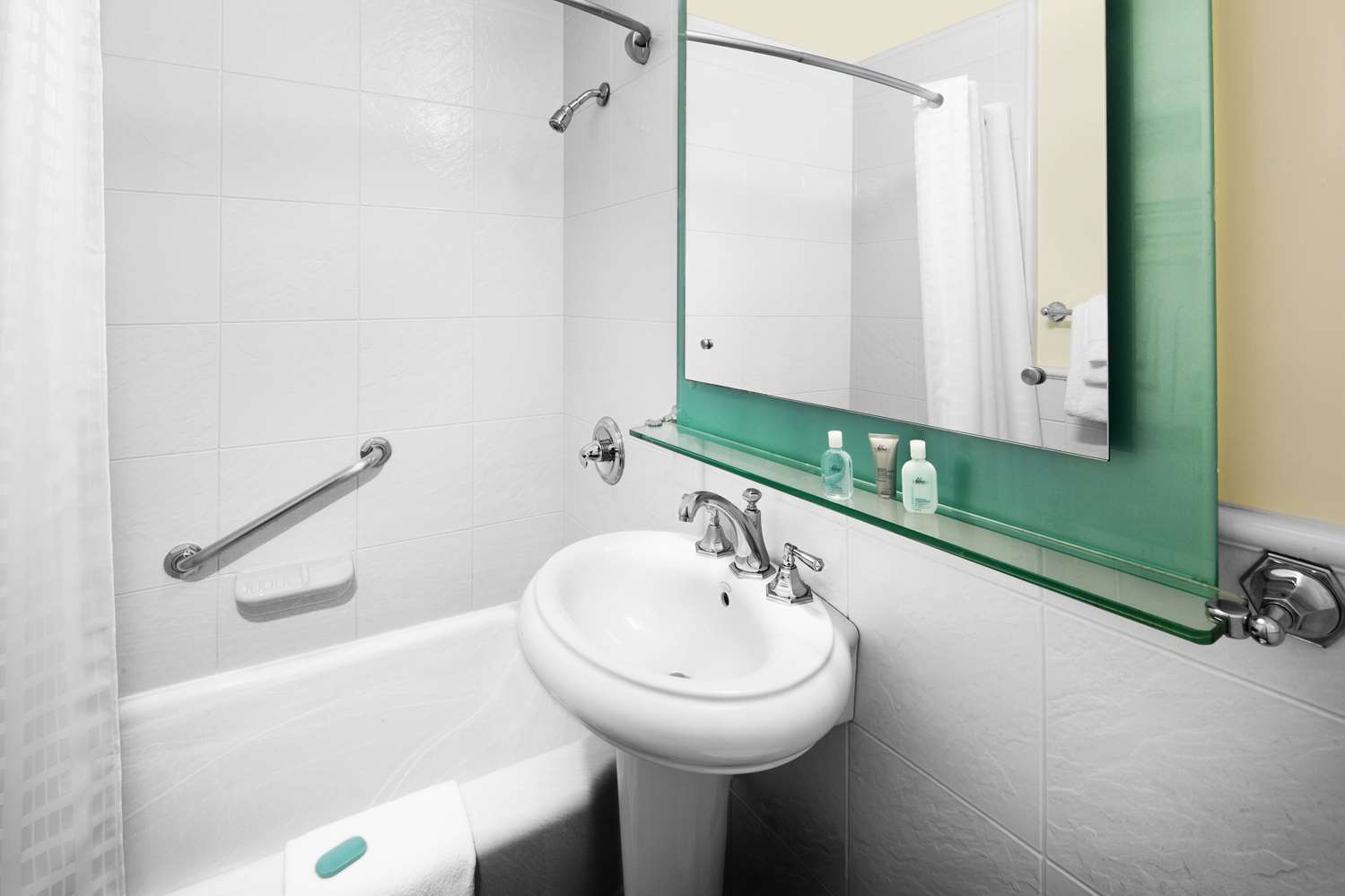 Фото The New Yorker A Wyndham Hotel