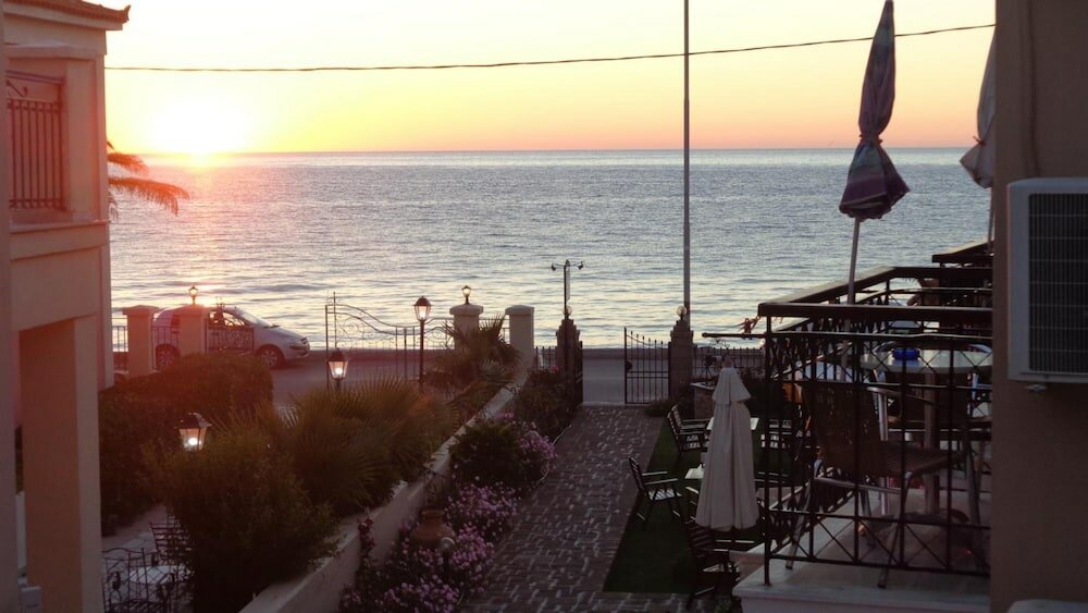 Фото Niki Studios Sea-Front