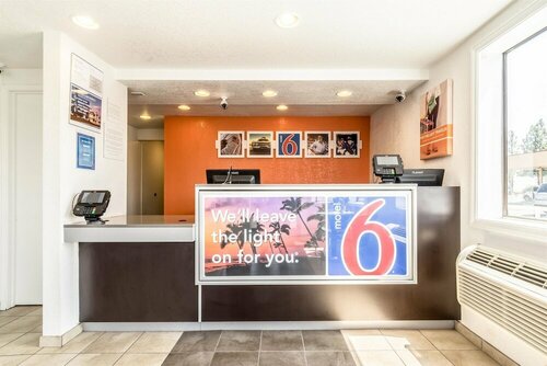 Внешний вид отеля Motel 6 Anaheim, Ca - Fullerton East в Анахайме, фото 4