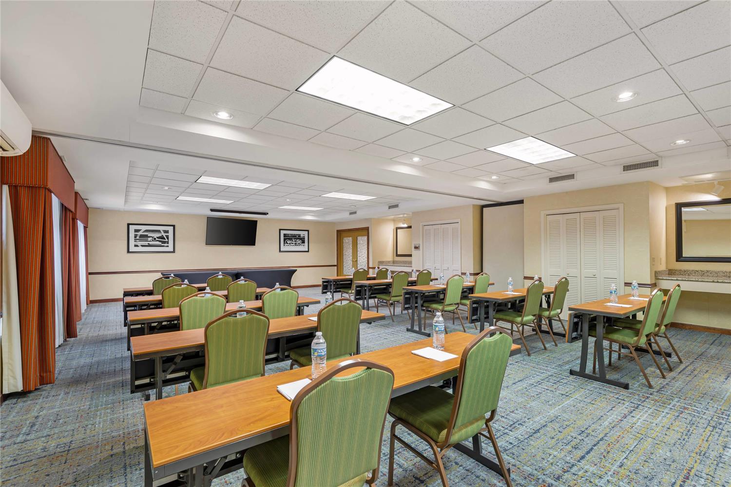 Фото Country Inn & Suites by Radisson, Des Moines West, Ia