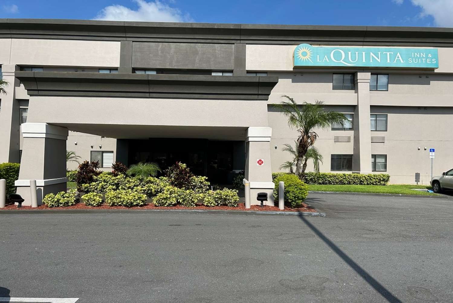 Фото La Quinta Inn & Suites by Wyndham Orlando South