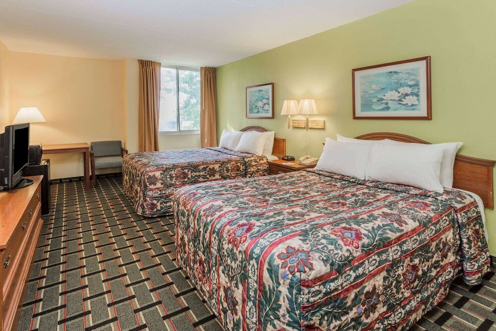 Фото Days Hotel & Conference Center by Wyndham Danville