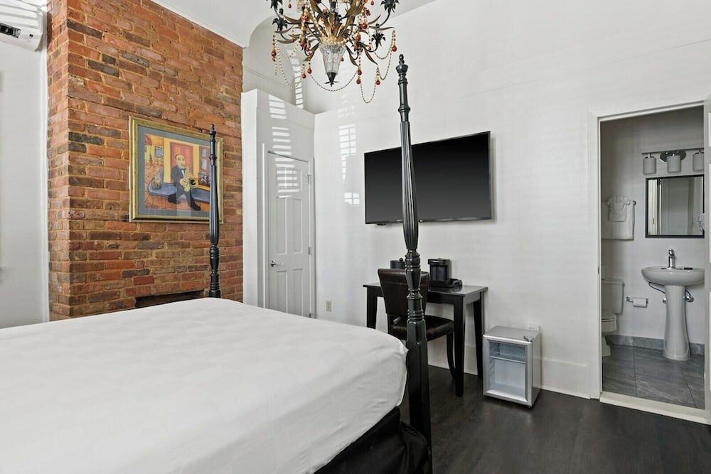 Фото Historic Streetcar Inn