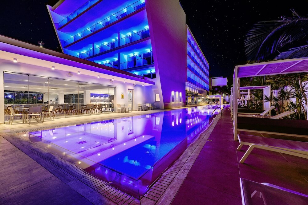 Фото Tasia Maris Seasons