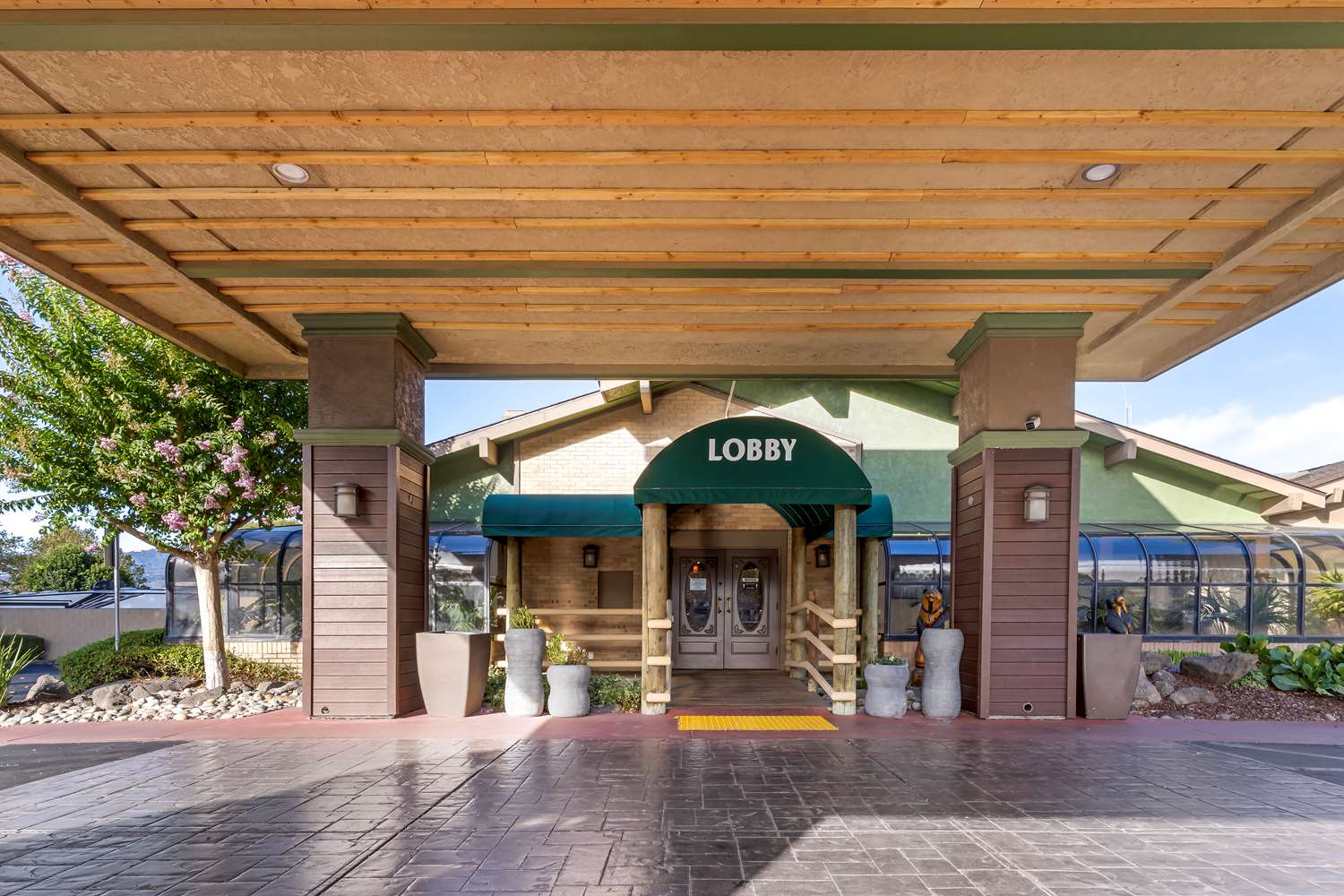 Фото Best Western Plus Forest Park Inn