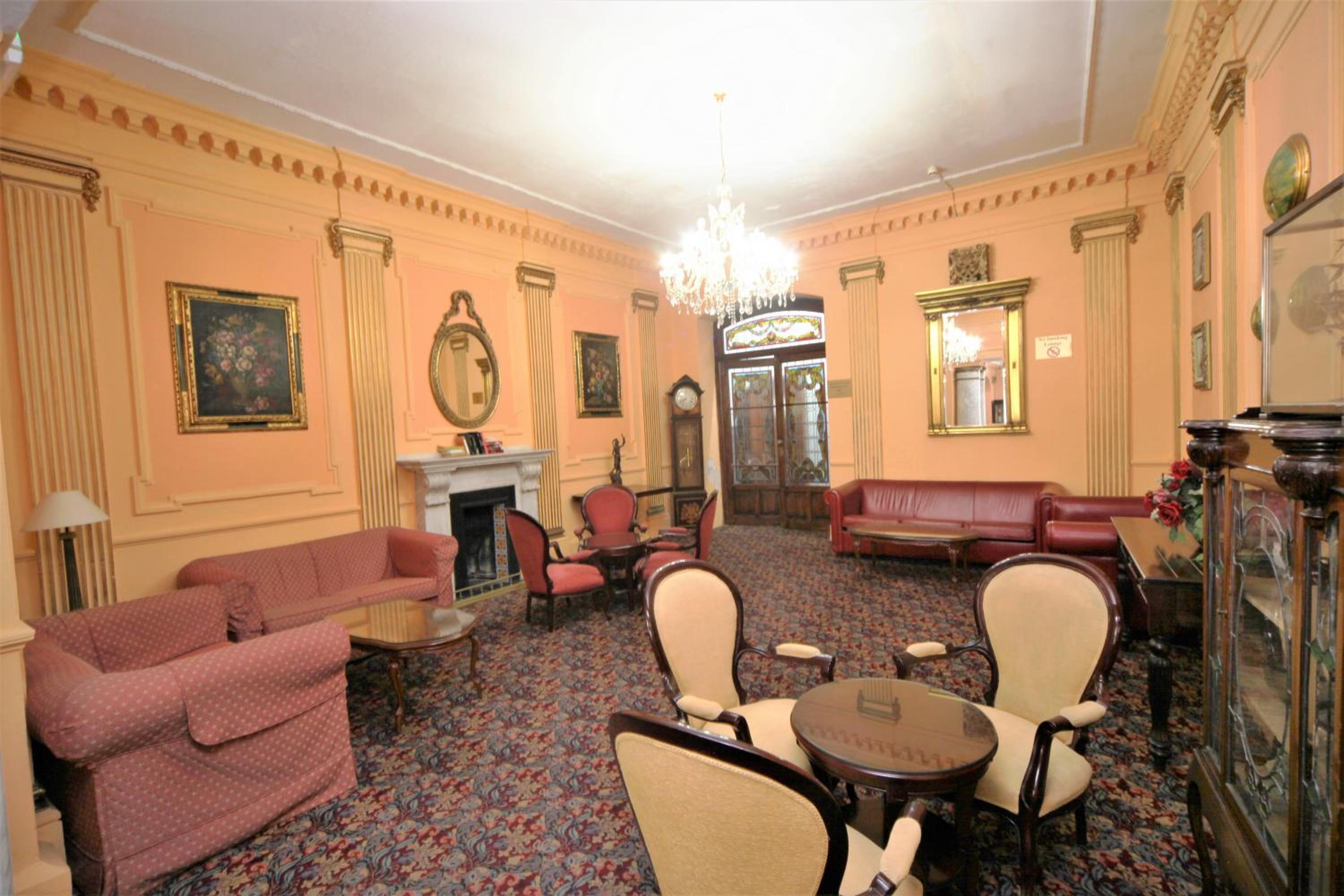 Фото Bristol Hotel