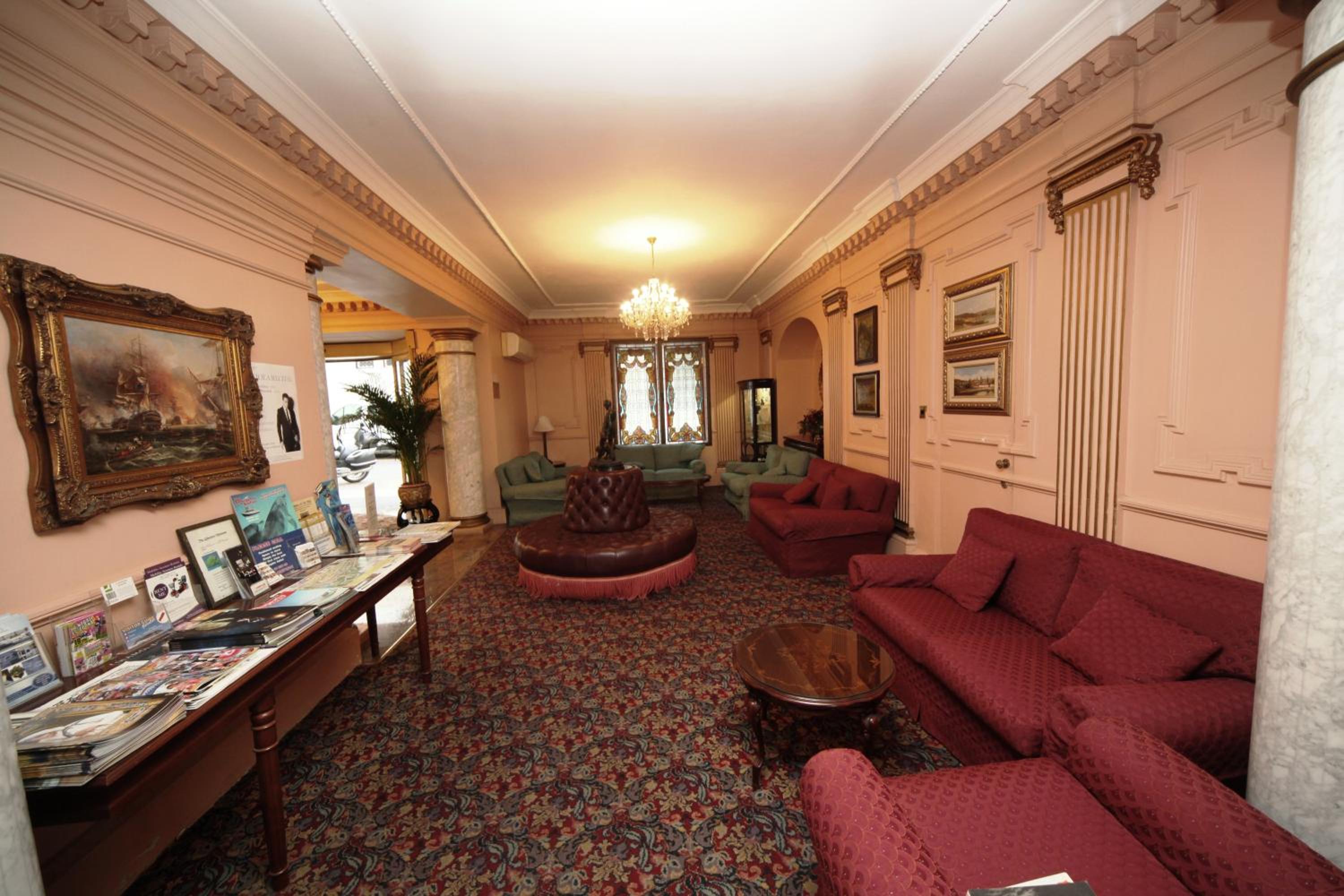 Фото Bristol Hotel