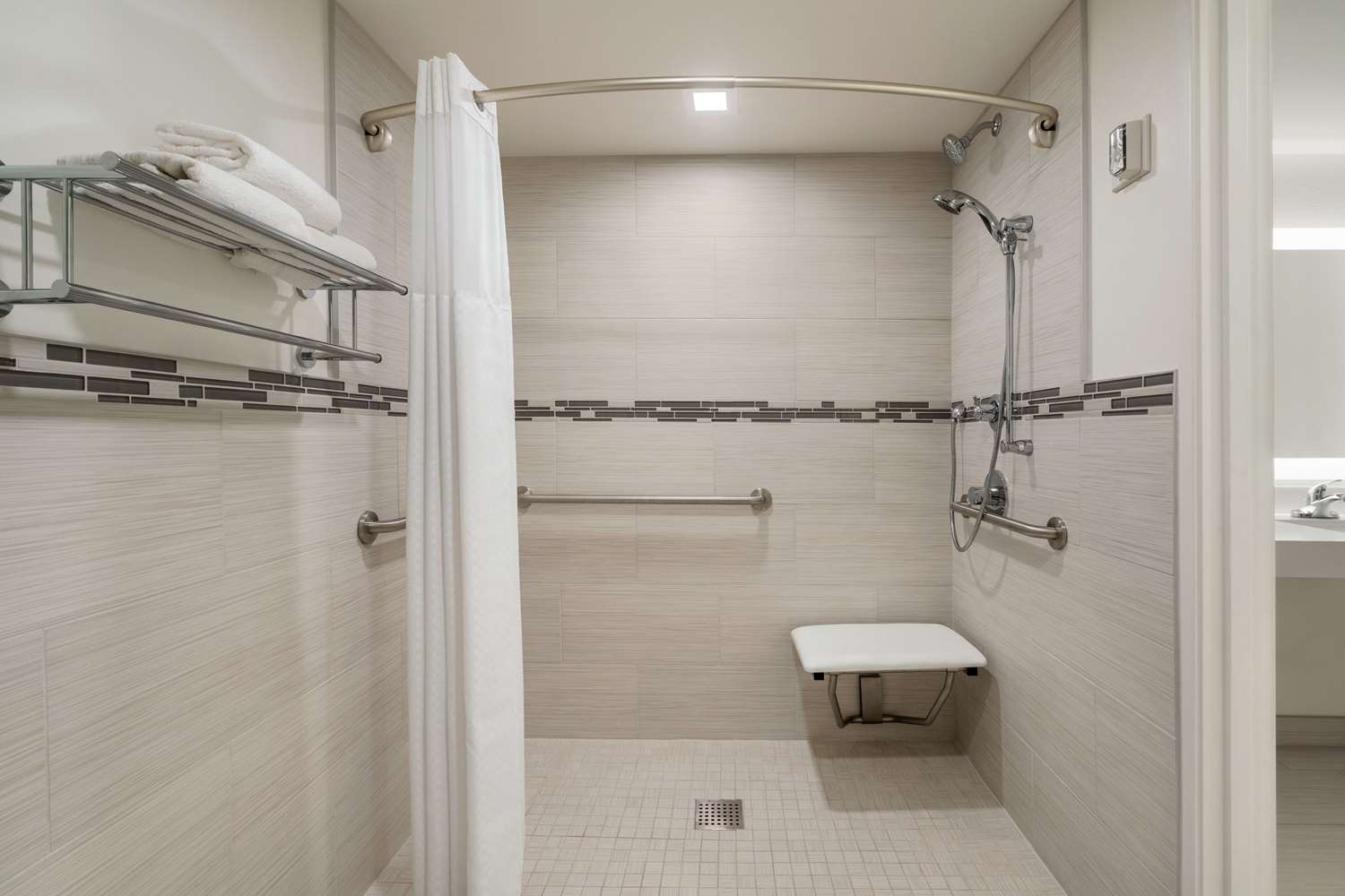 Фото Days Hotel by Wyndham Flagstaff