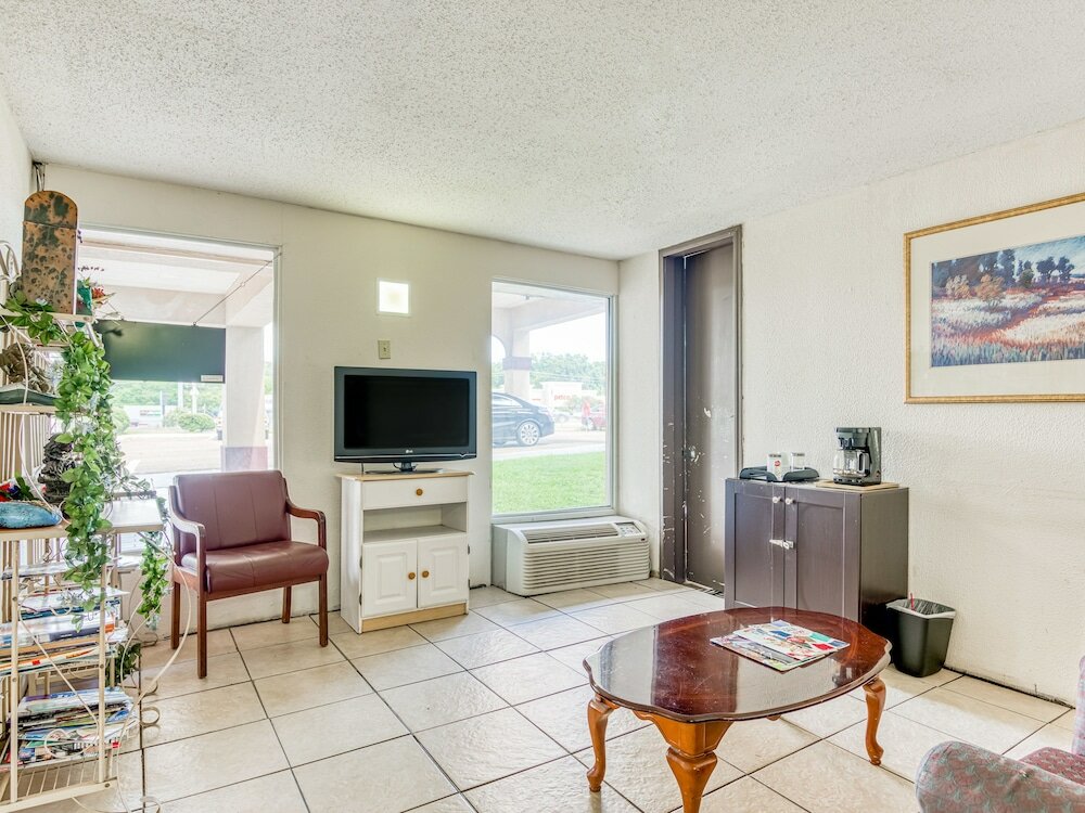 Фото Oyo Hotel Jackson North I-55