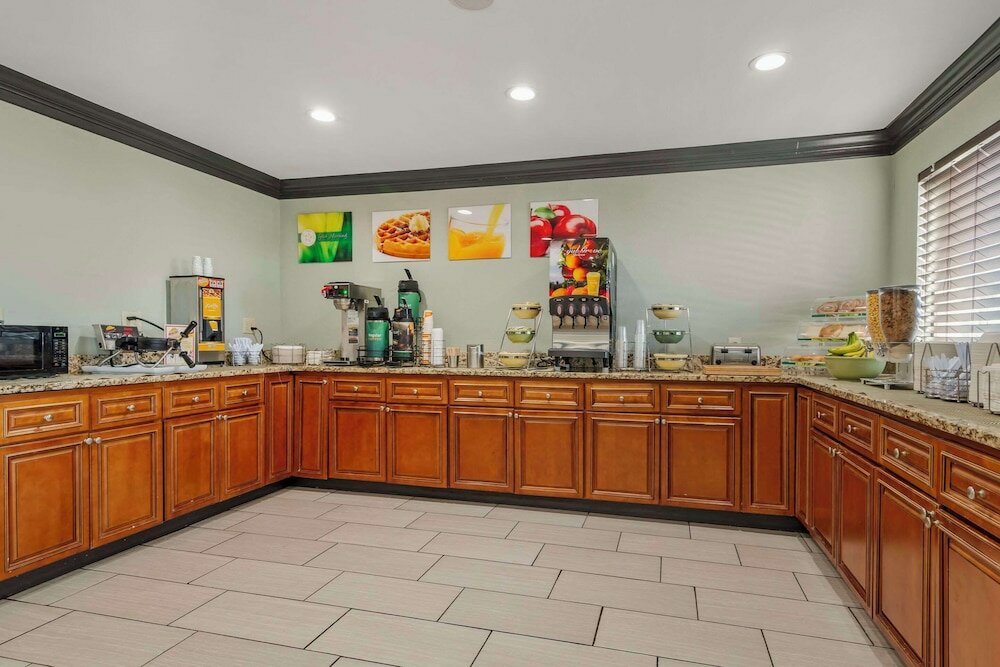 Фото Quality Inn & Suites Morrow Atlanta South