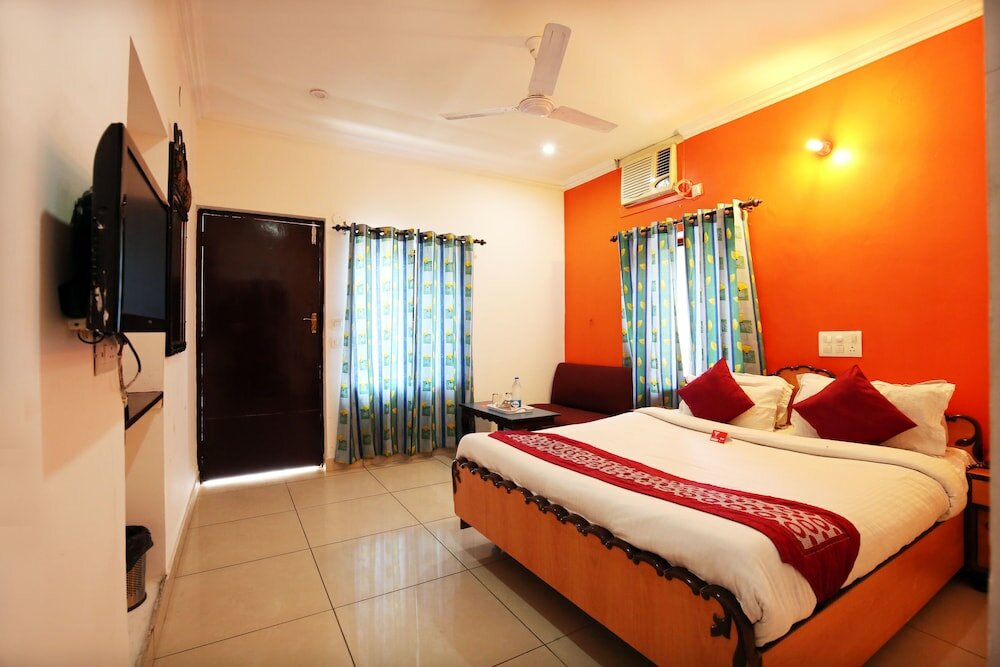 Фото Oyo 4256 Hotel Rajmahal
