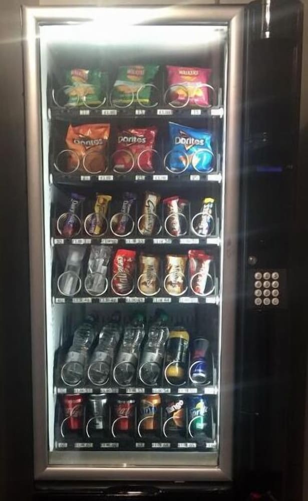 Фото EasyHotel London South Kensington