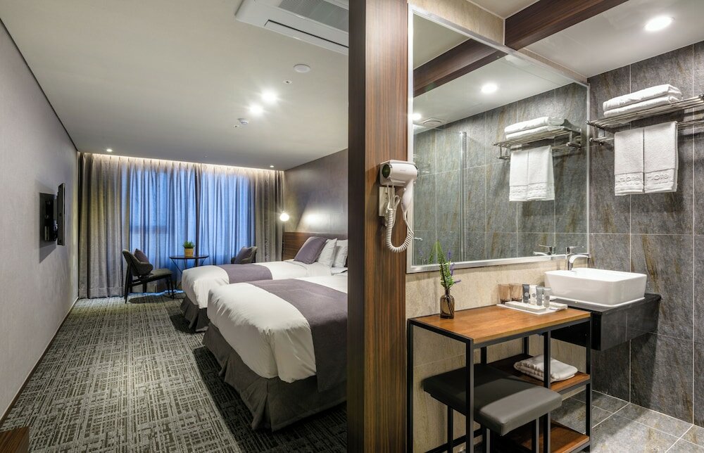 Фото Hotel With City