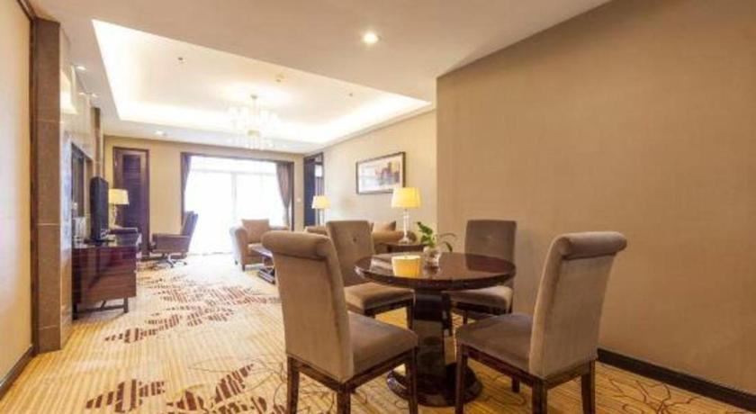 Фото Country Garden Phoenix Hotel Yunfu