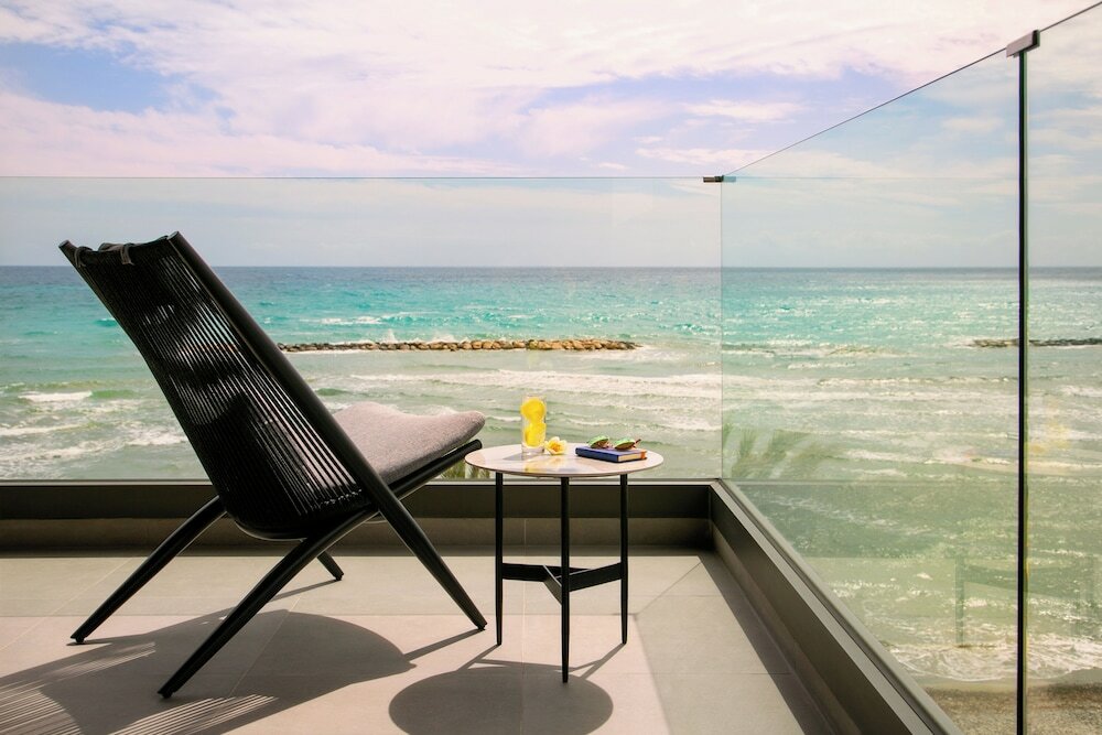 Фото Mercure Larnaca Beach Resort